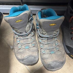 Keen Gray Hiking Boots with Teal Interior and Accents